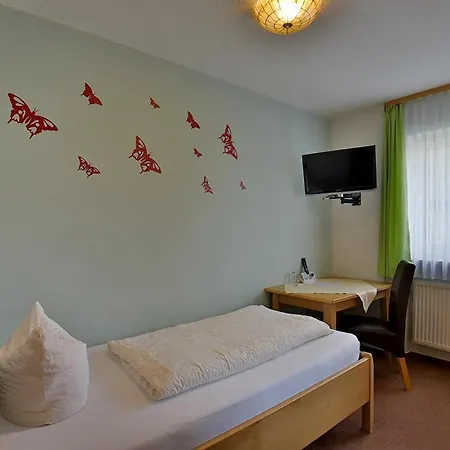 Cafe Und Hotel Zum Gruenen Baum Sonneberg Extérieur photo