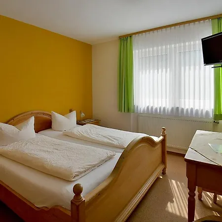Cafe Und Hotel Zum Gruenen Baum Sonneberg Extérieur photo